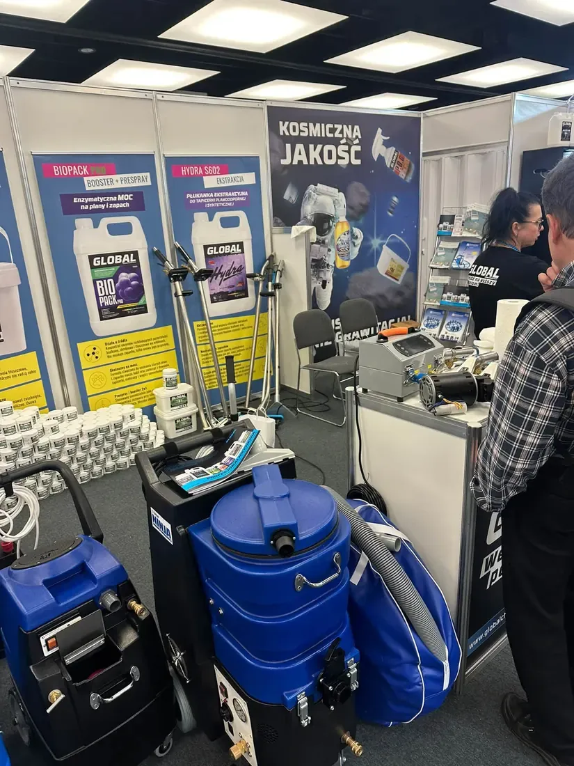 Sprzęt do prania tapicerki na stoisku targów Cleaning Expo w Poznaniu